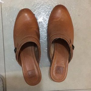 FRYE Clogs Size 10 Audra Botton clog Tan Leather